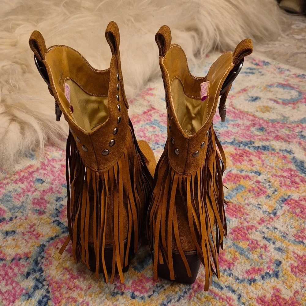 Fringed Brown Sueded Western Boots - Picture 3 of 6
